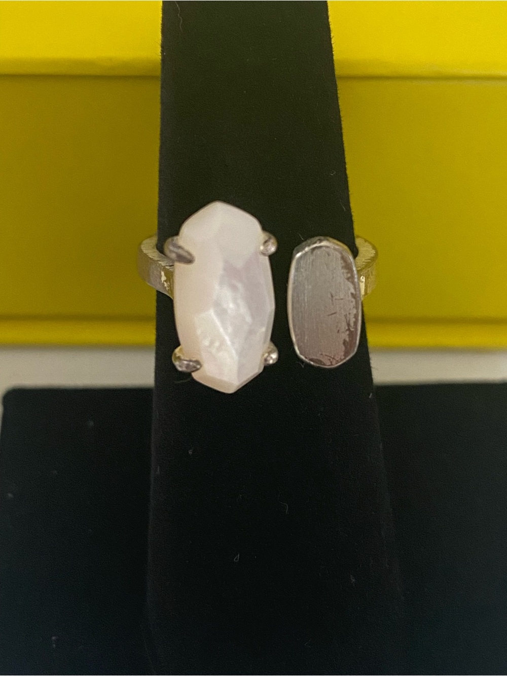 Kendra Scott Pryde Silver Tone White Kyocera Opal Mother-of-Pearl Open Ring Sz 7